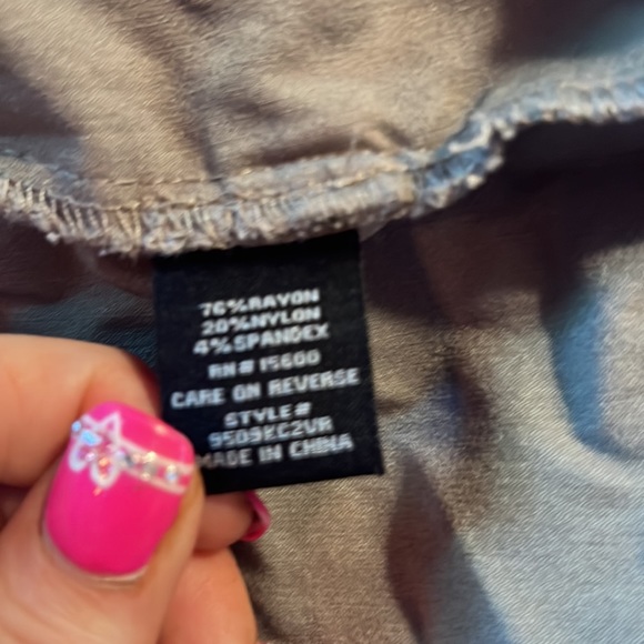 Cuff Short - Picture 5 of 5